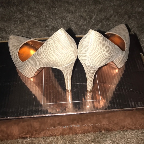 BCBG Platform Pump - Picture 2 of 4